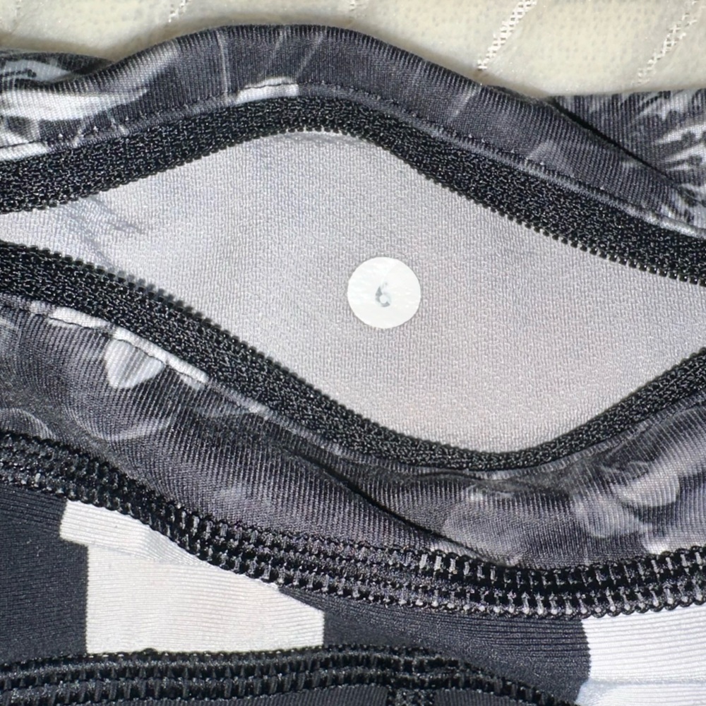Lululemon Run A Marathon Crop II Black Straightup Stripe Black Angel Wing Size 6 - Picture 10 of 12